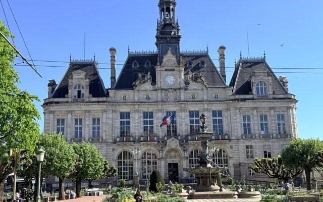 France : Limoges lance un appel aux dons pour sauver sa mairie incendiée le 17 octobre