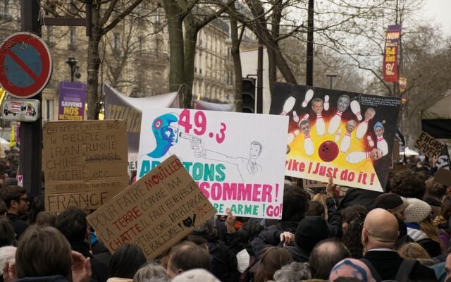 Mobilisation du 17 octobre : 550 000 manifestants selon l’Intérieur, une journée marquée par de graves violences